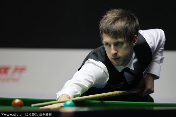 她以优雅的 她以优雅的