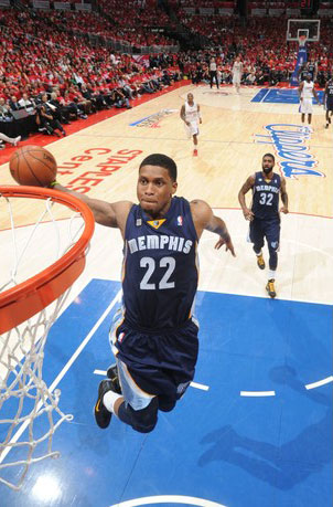 尽管她在东 尽管她在东