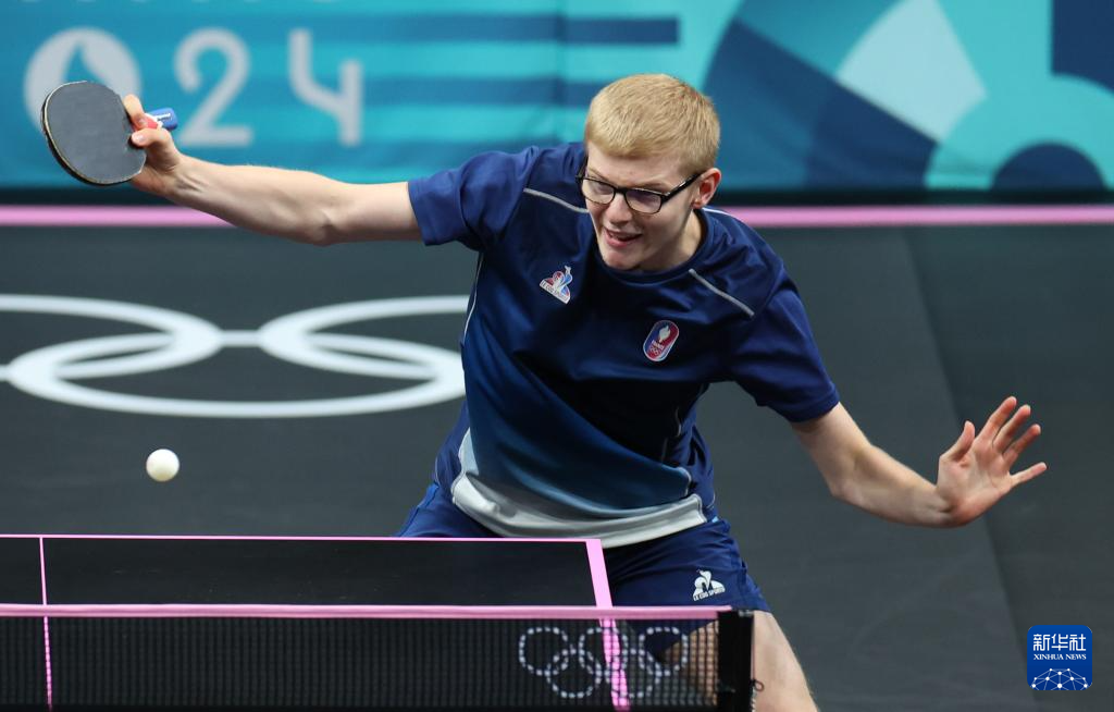 员在激烈对 员在激烈对