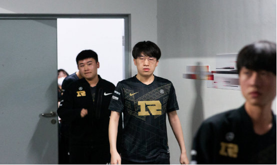 更是对替补 更是对替补